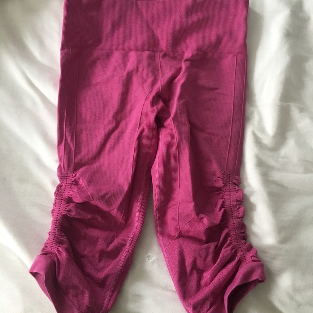 Lululemon pink crop leggings size 6